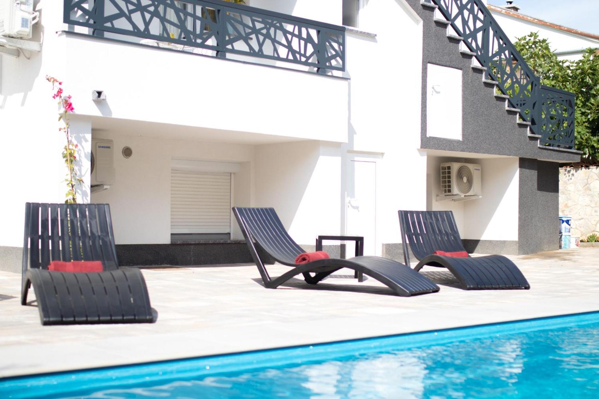Apartments Flowers Krk Town Exterior photo